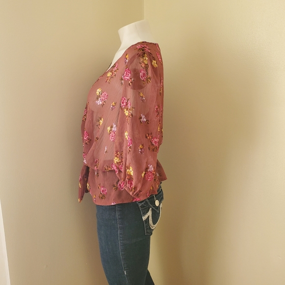 NWOT Francesca's Floral Sinched Waist Blouse M - Picture 2 of 6